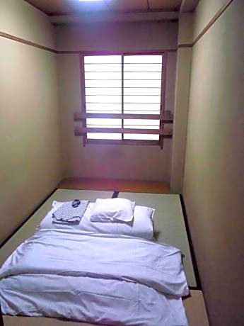 Japanese-Style Single Room with Shared Bathroom and No Air Conditioning