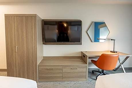 Queen Suite with Kitchenette