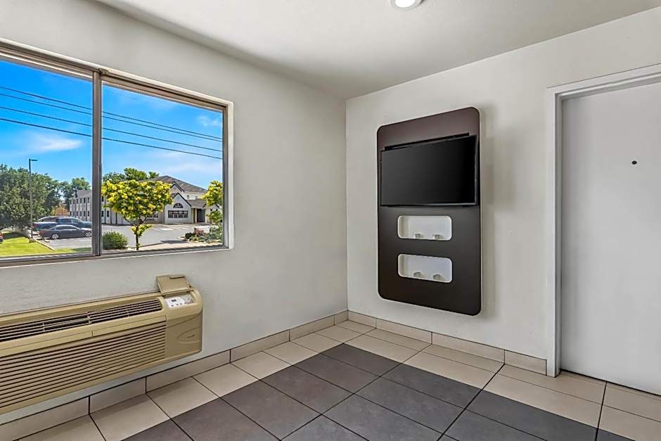 Motel 6-Murfreesboro, TN