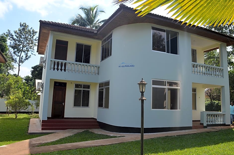 Keys Hotel Mbokomu