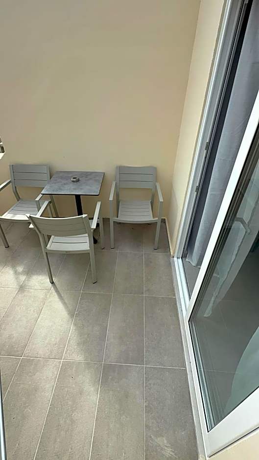 Amaryllis front beach hotel