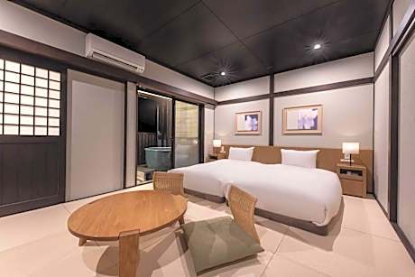 Superior Twin Room with Tatami Area with Semi Open-Air Bath (34-35㎡)