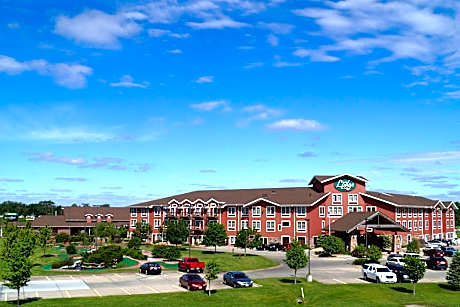 Norfolk Lodge & Suites, an Ascend Collection Hotel