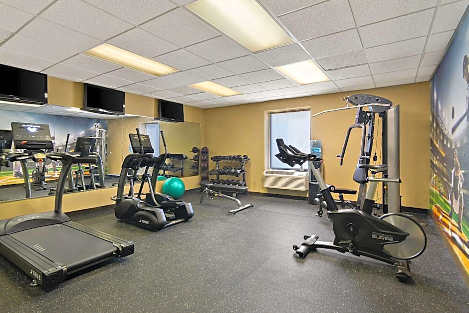 Clarion Pointe Bloomington - Normal near I-55 and University