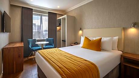 Eyre Square Hotel
