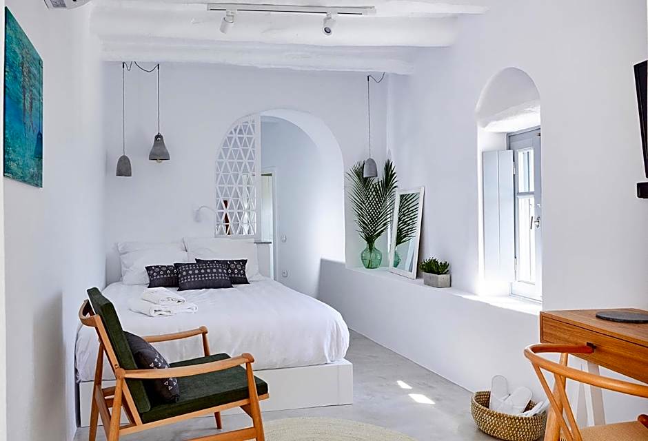 Living Theros Luxury Suites