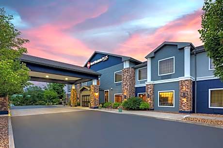 Best Western PLUS Victor Inn & Suites