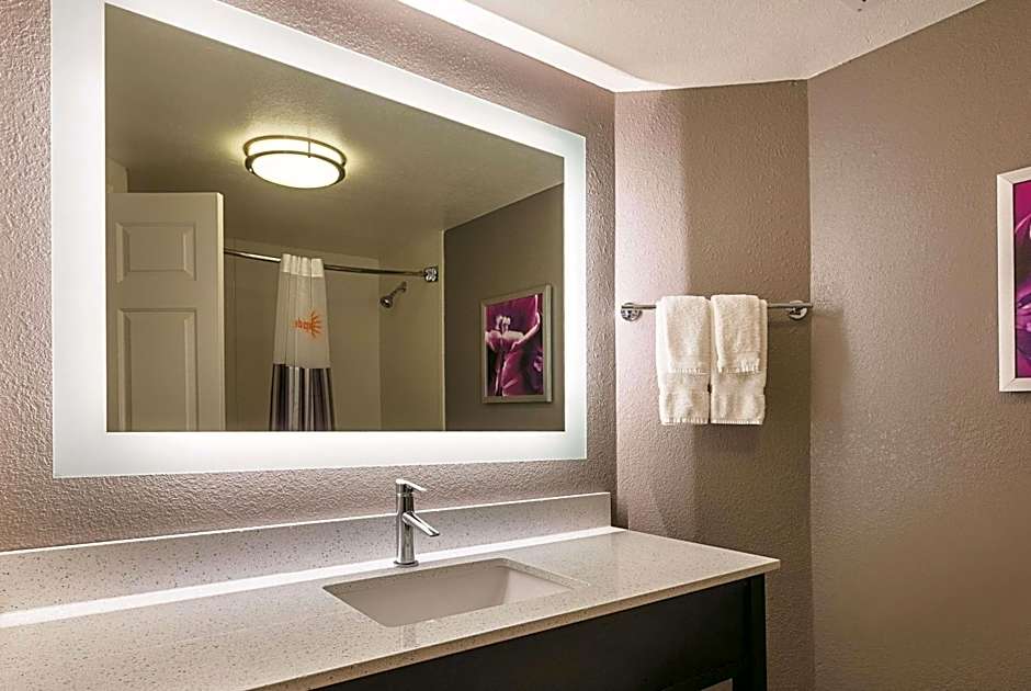 La Quinta Inn & Suites by Wyndham Atlanta Alpharetta