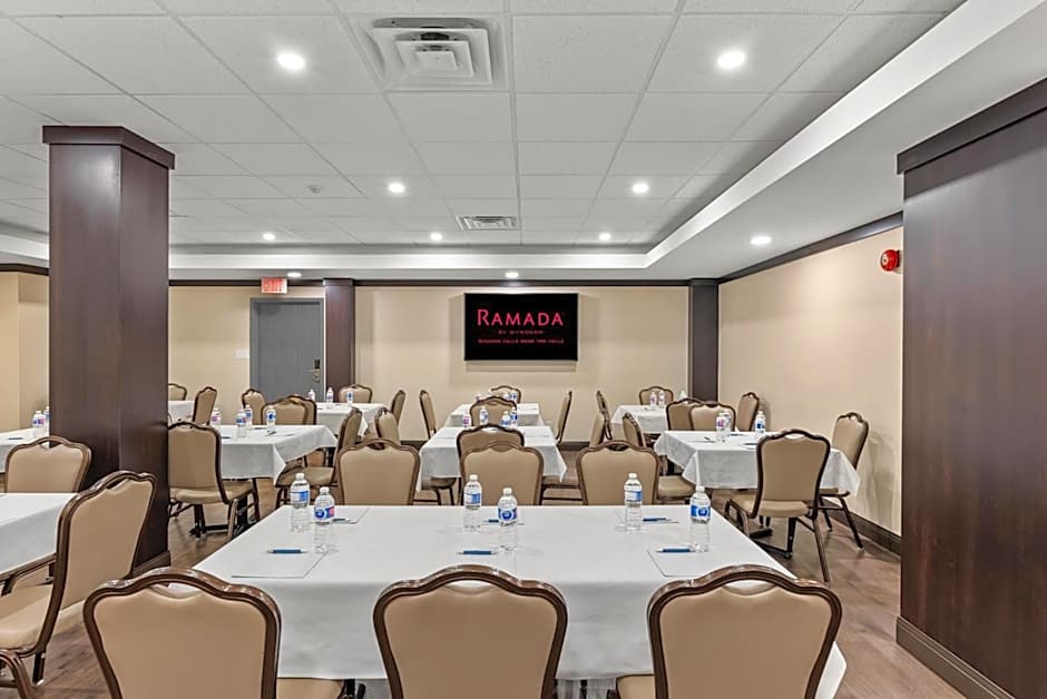 Ramada By Wyndham, Niagara Falls Near Fallsview District