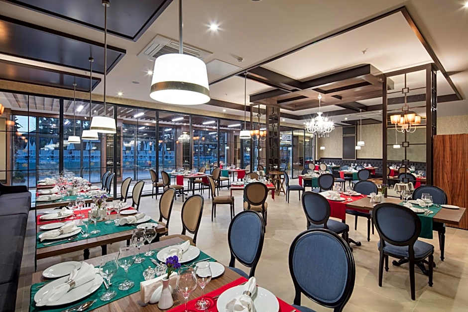 Aydinbey Queen's Palace & Spa - Ultra All Inclusive