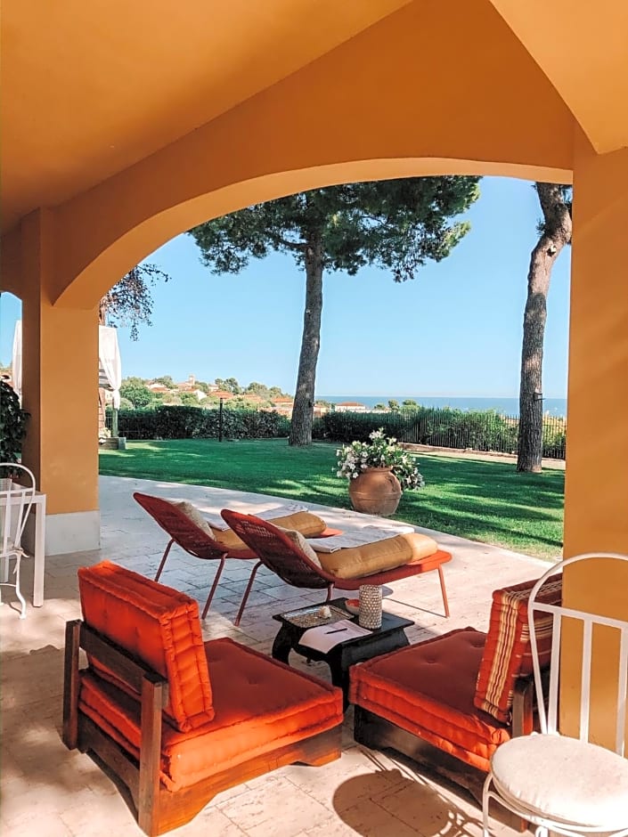 Tra gli Alberi e il Mare