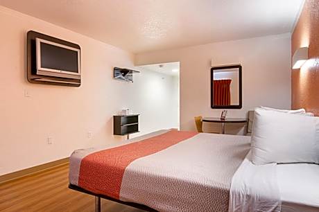 Deluxe King Room - Non-Smoking