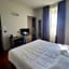 Jet Hotel