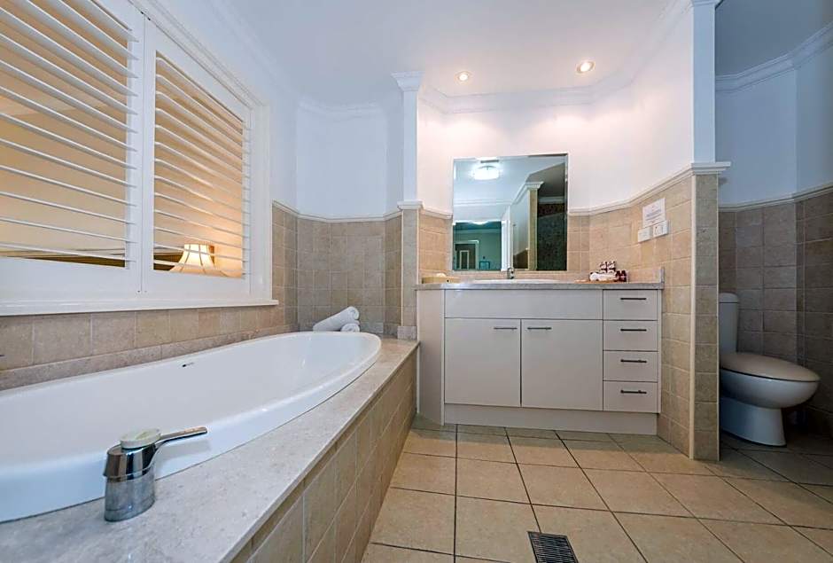 Harrington River Lodge