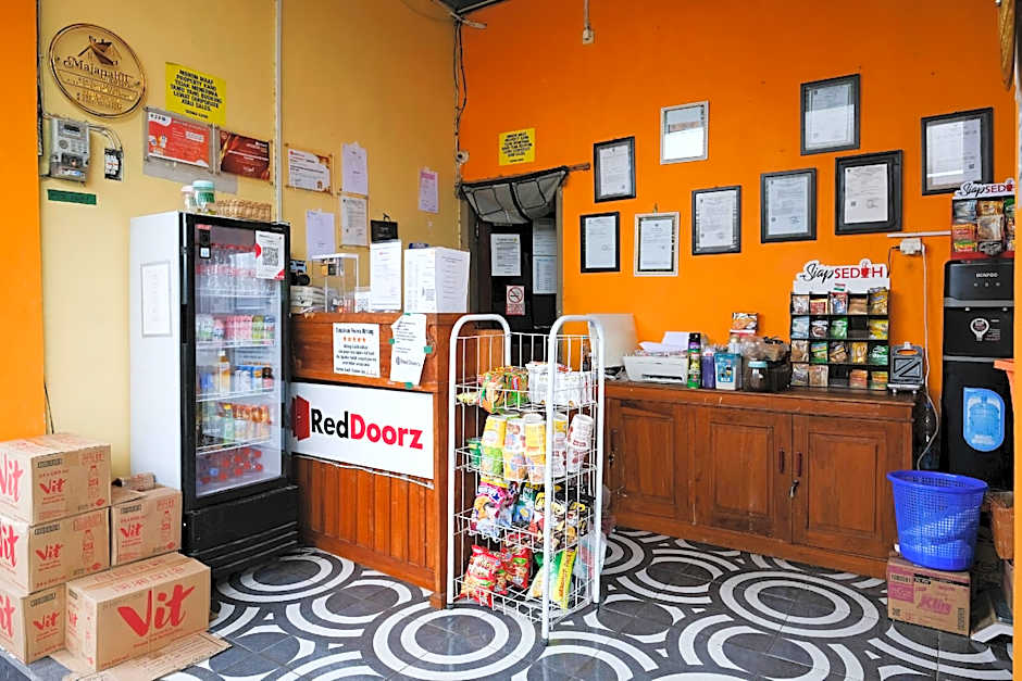 RedDoorz near Mojokerto Train Station