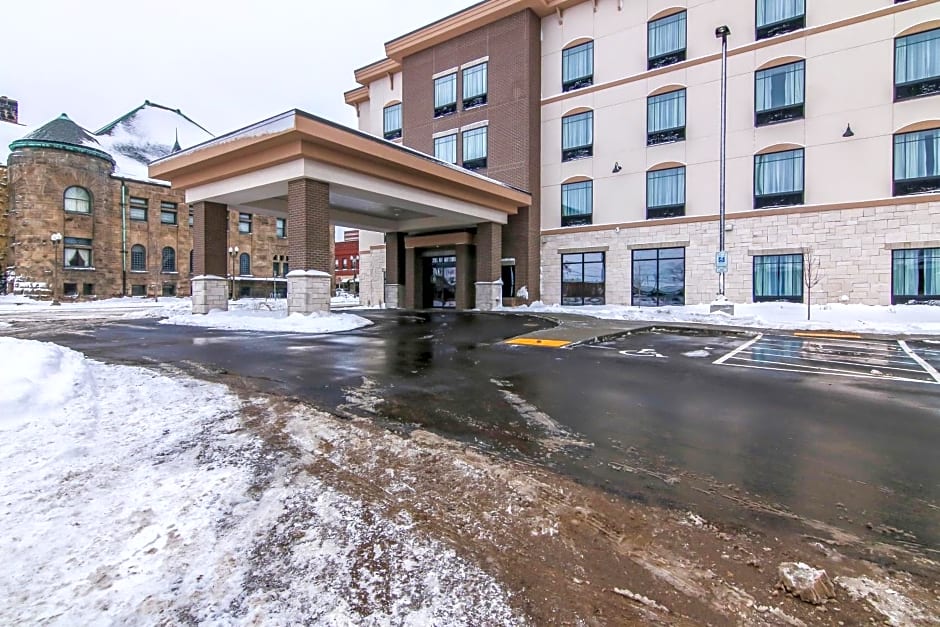 Cobblestone Inn & Suites - Menomonie/UW-Stout