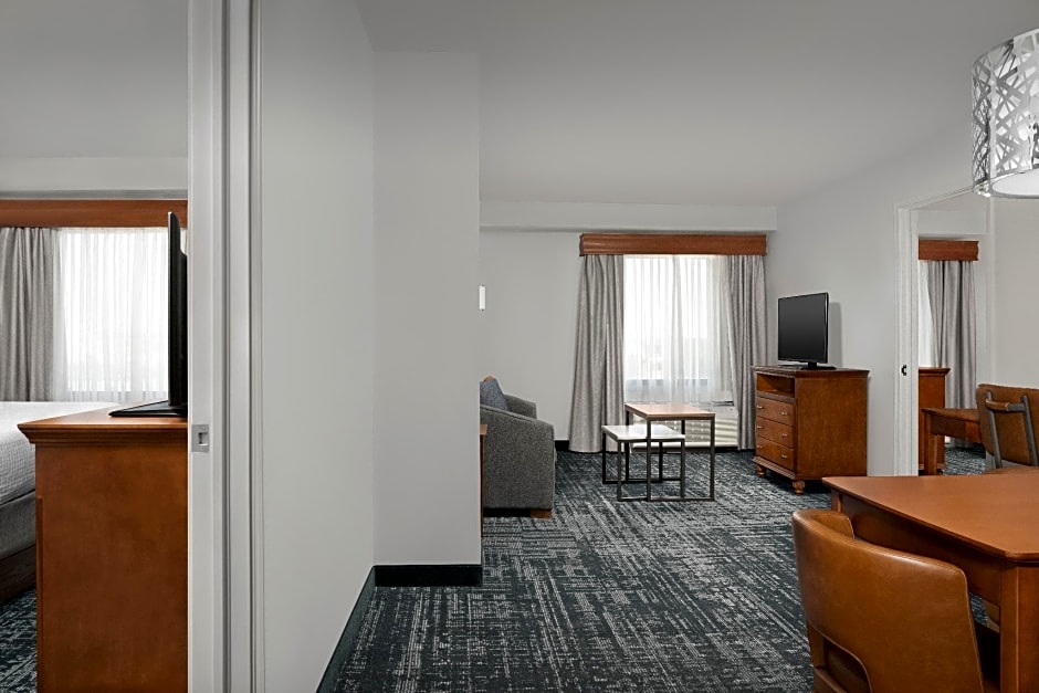 Photo 1 of 8 of 1 King Bed and 2 Queen Beds, Hearing/Mobility Accessible, Roll in Shower