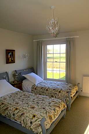 Superior Twin Room with Garden View