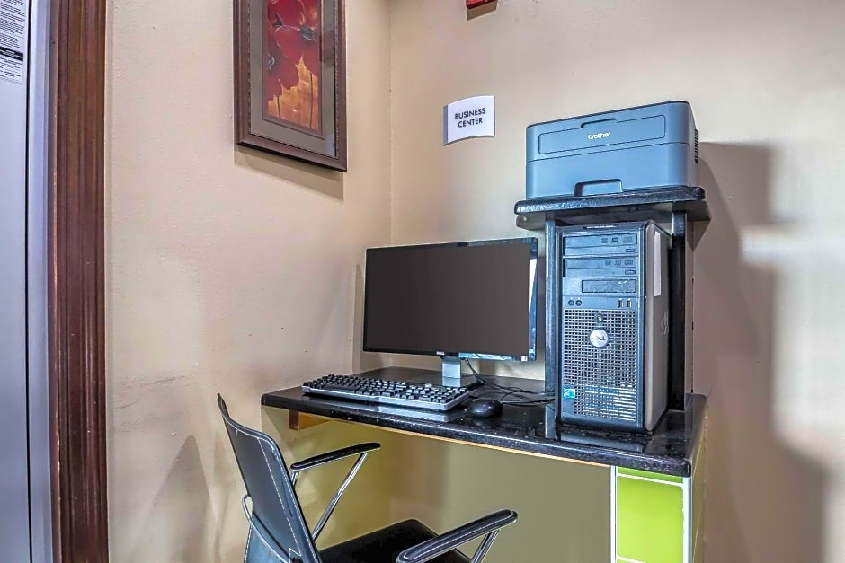 Quality Inn - Coralville