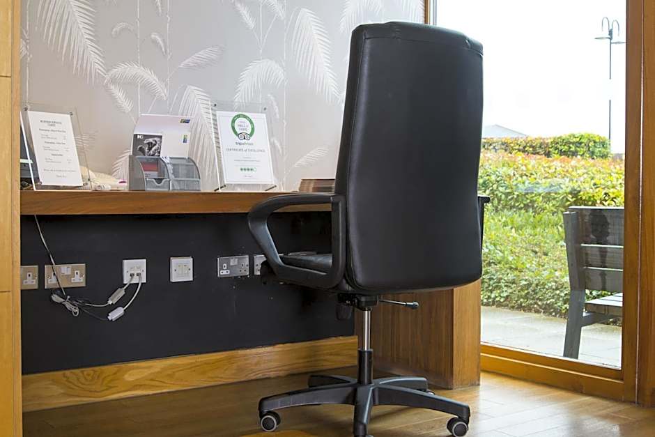 Holiday Inn Express London - Epsom Downs By IHG