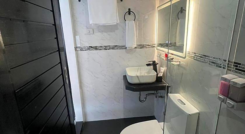 Thonglor Suites Hotel