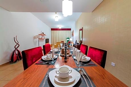 Deluxe Three-Bedroom Apartment