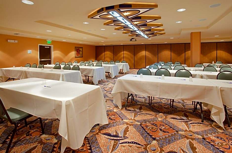 Holiday Inn Express & Suites Sacramento NE Cal Expo By IHG