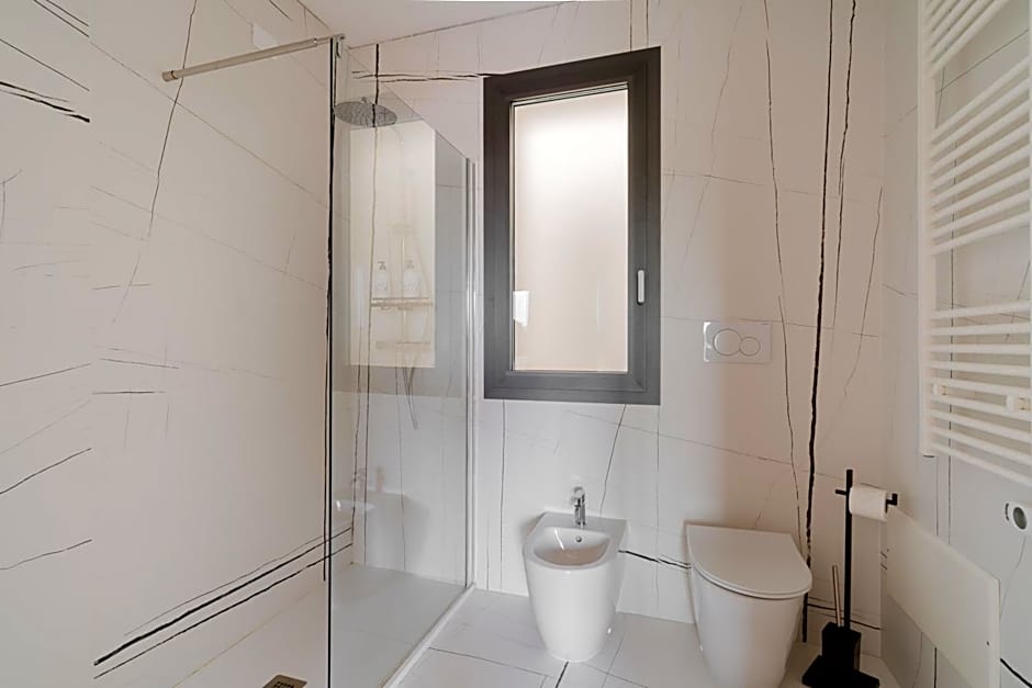 Glass House - Smart Rooms & Parking