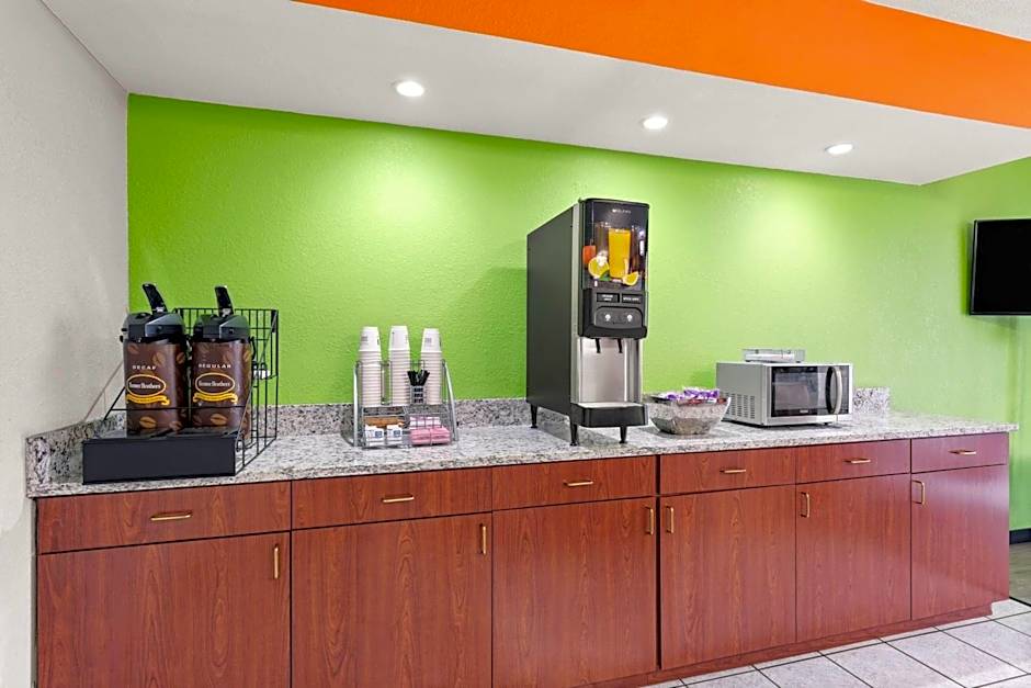 Super 8 by Wyndham Bulls Gap Greeneville Area