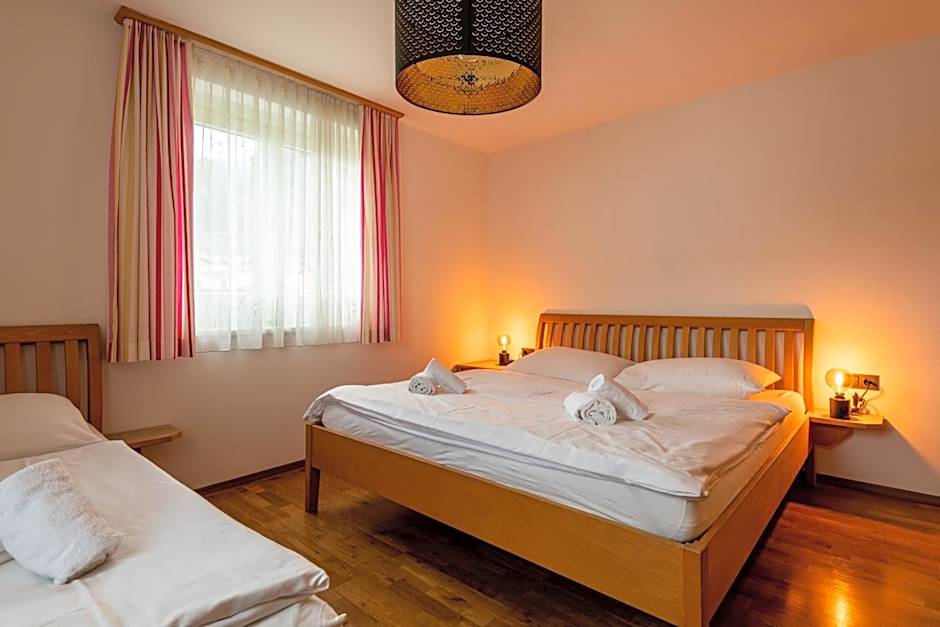 Elinas Mountain Views