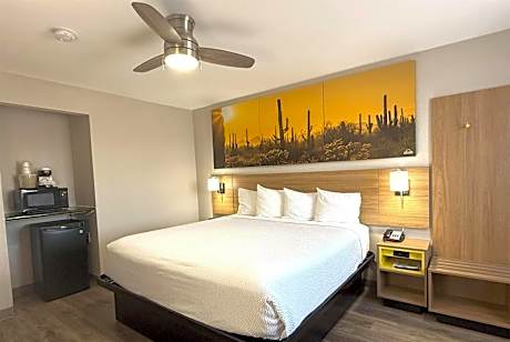 King Suite with Walk-In Shower, Pet-Friendly, Non-Smoking