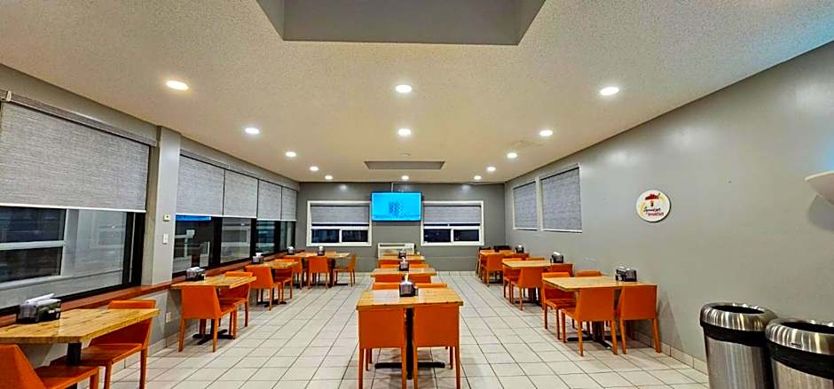 Super 8 by Wyndham Edmonton/West