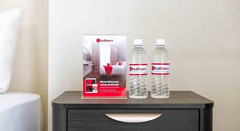 Reddoorz Syariah Near Kantor Pajak Telanaipura Jam