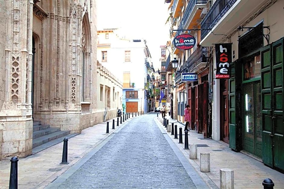 Home Youth Hostel by Feetup Hostels