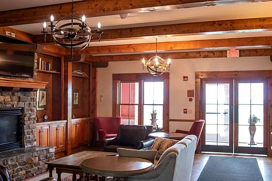 HH 207 Ski-InOut Sunrise Views Village Steps Sleeps 4