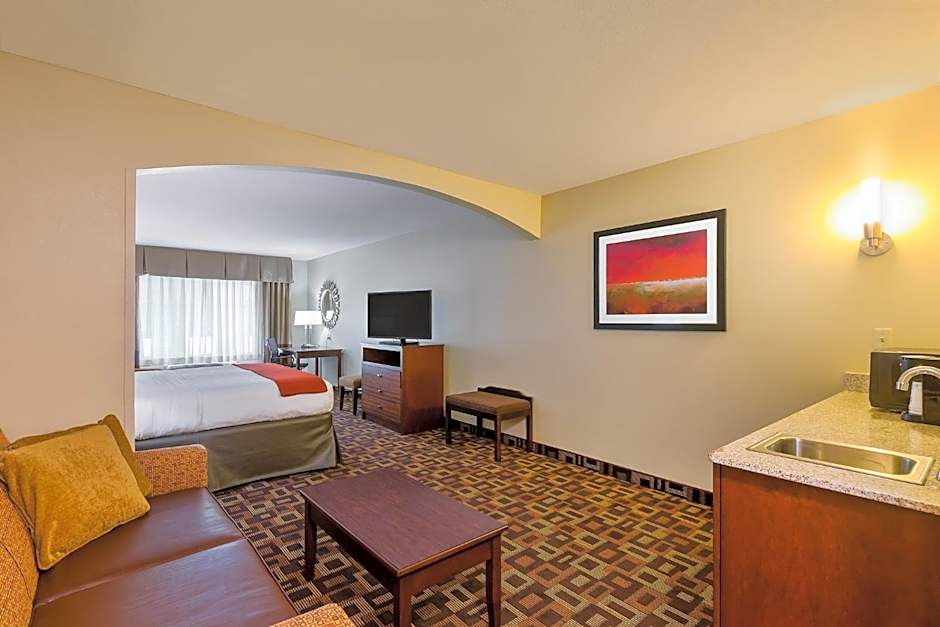 Holiday Inn Express Hotel & Suites Salina By IHG