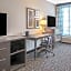 La Quinta Inn & Suites by Wyndham McAllen La Plaza Mall