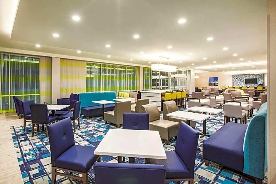 La Quinta Inn & Suites by Wyndham Wichita Northeast