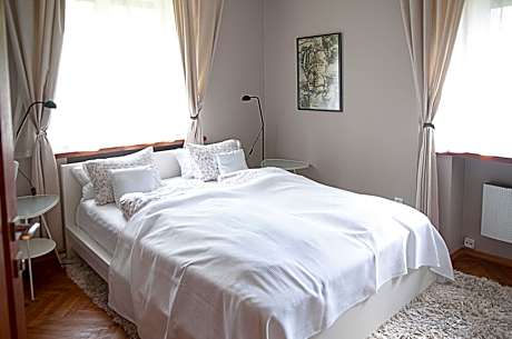 Studio (4 Adults)