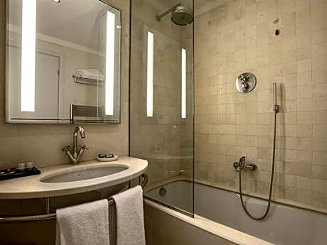 Superior Triple Room (3 Twin Beds)