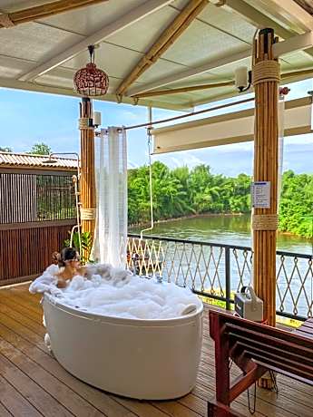 U HAUS TRAIN CABIN RESORT