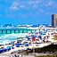 COUPLES GETAWAY, HONEYMOON SWEET, Perfectly Cozy Beach Front Condo with kitchen, pool, free parking,CHECK-IN AT DOOR