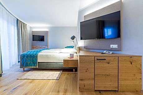 Deluxe Suite with Balcony