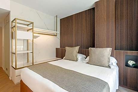 Double or Twin Room with Partial Sea View
