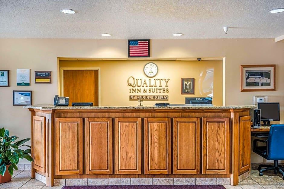 Quality Inn & Suites Eldridge Davenport North