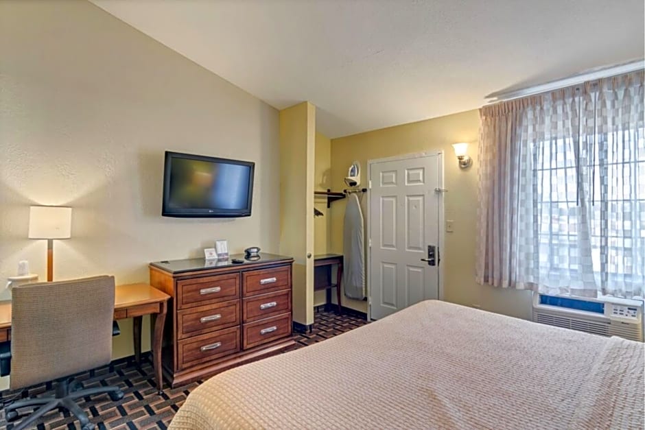 Travelodge by Wyndham Savannah Midtown