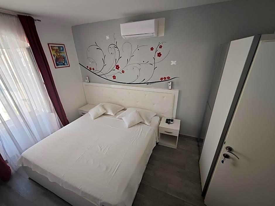 Nirvana Rooms & Apartments