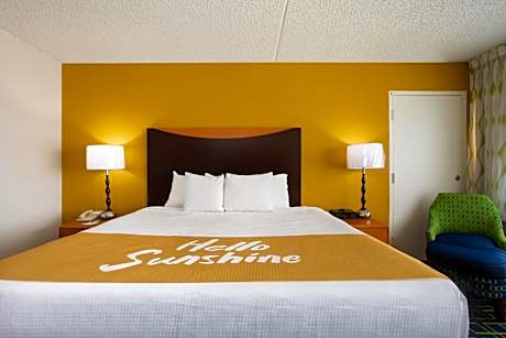 1 King Bed City View Non-Smoking