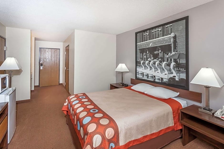 Super 8 by Wyndham Pekin/Peoria Area