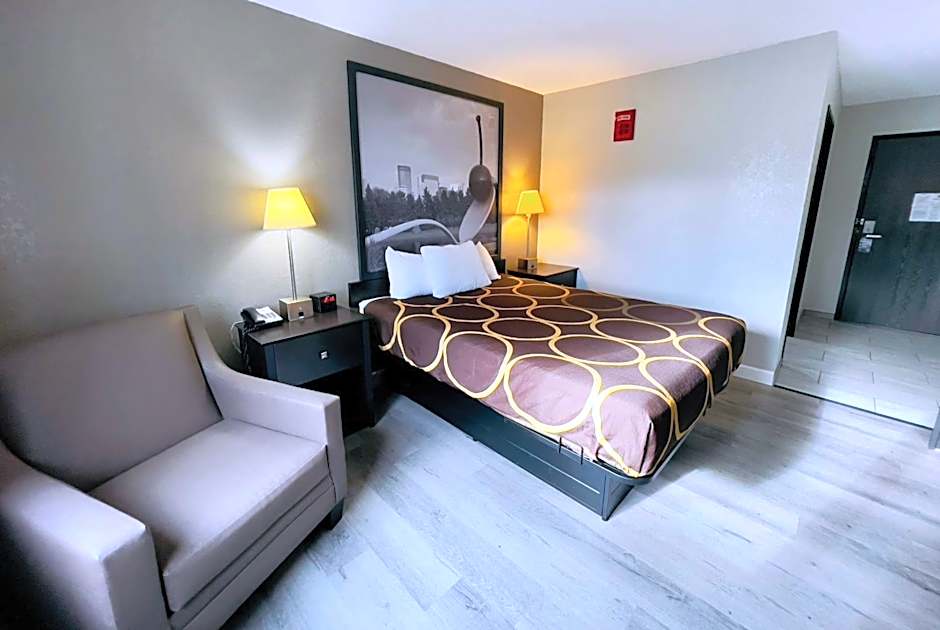 Super 8 by Wyndham Shakopee